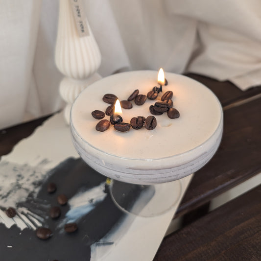espresso martini stearinlys, duftlys, espressoduft, håndlavede sojalys i glas, eksklusivt i indretningen, dansk design, mokka aroma, duftlys, nyhed